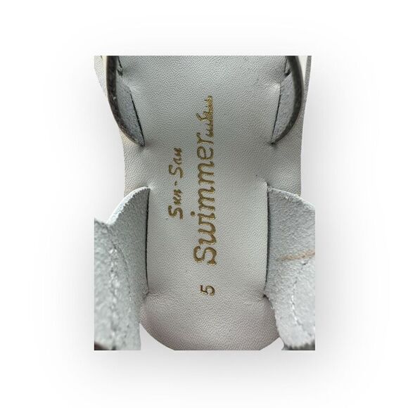 NWT Salt Water Sandals Kids Sun San Water Resistant Swimmer Flats Gold Size 5 - Picture 7 of 9